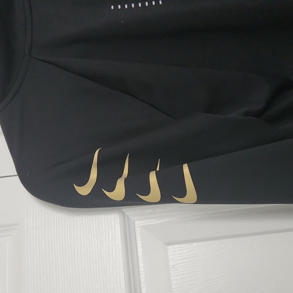 🌸3/$30! When Bundled Women's Nike Dri-Fit athletic top- Size Small - Picture 4 of 4